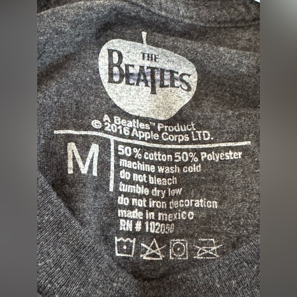 The Beatles Graphic Short Sleeve Cotton/Poly T-Shirt. Medium.‎ Navy Blue. Tee. - Picture 3 of 3